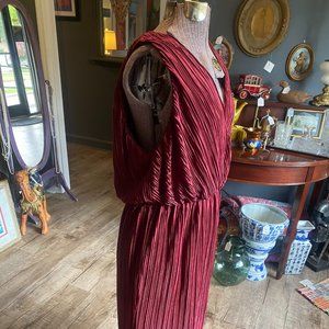 BB Dakota Size Medium Sleeveless Rouched Midi Dress Cranberry